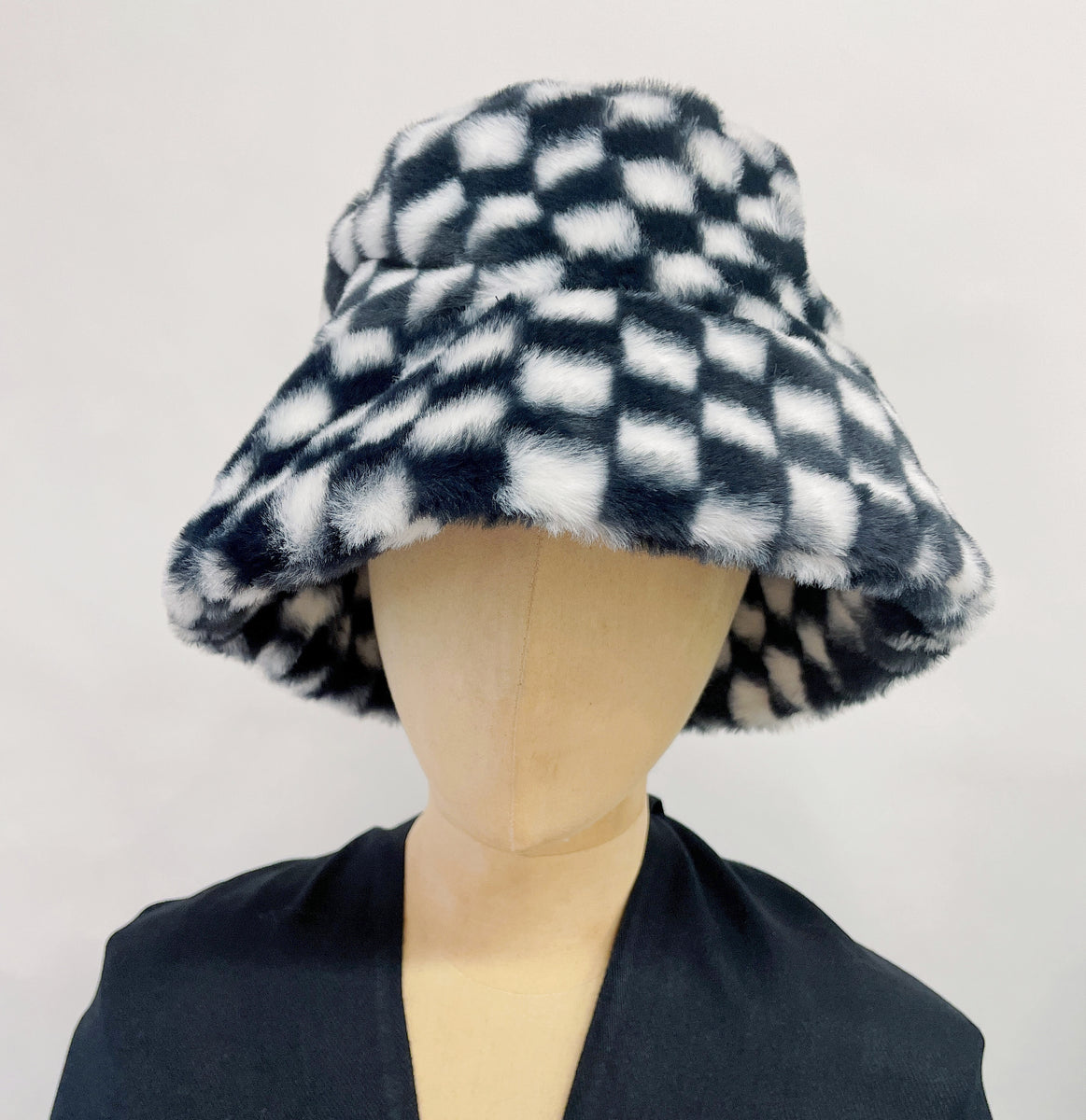 HX617 Check Pattern Faux Fur Bucket Hat – In Style